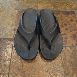 OOFOS Recovery Sandals